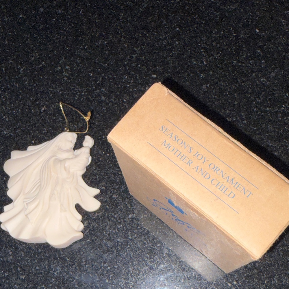Avon Vintage Season’s Joy Ornament - Mother And Child - NIB - Picture 6 of 8